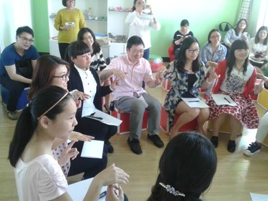 在湖州交通学校开展讲座与团辅活动